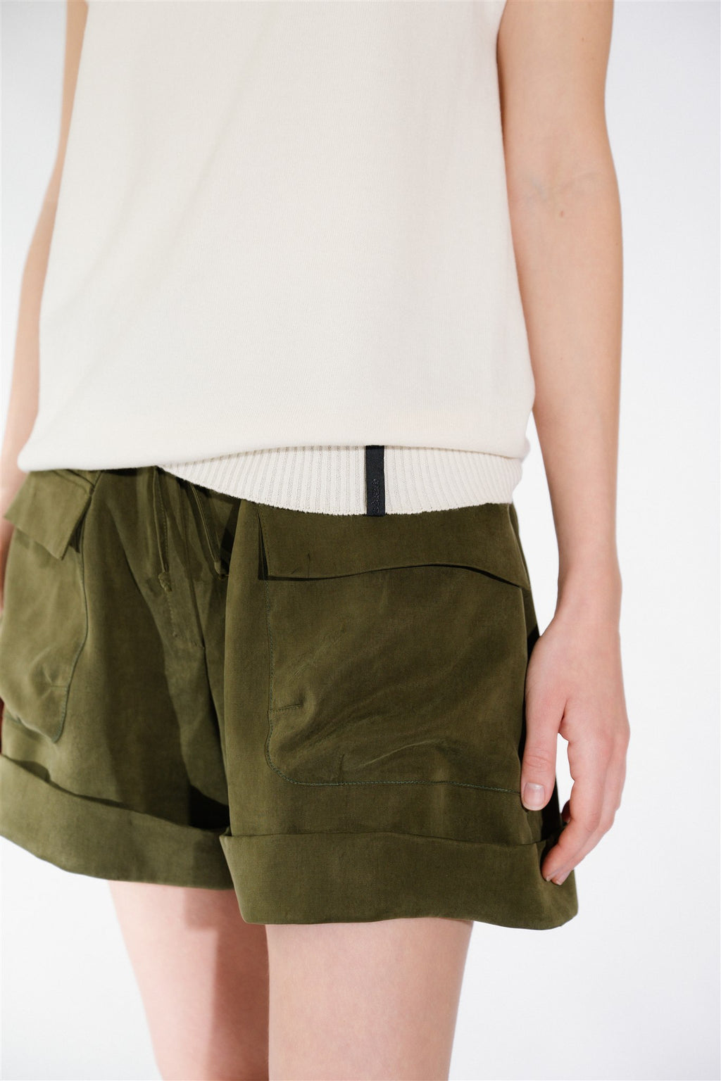 dámsky off-white pletený top bez rukávov