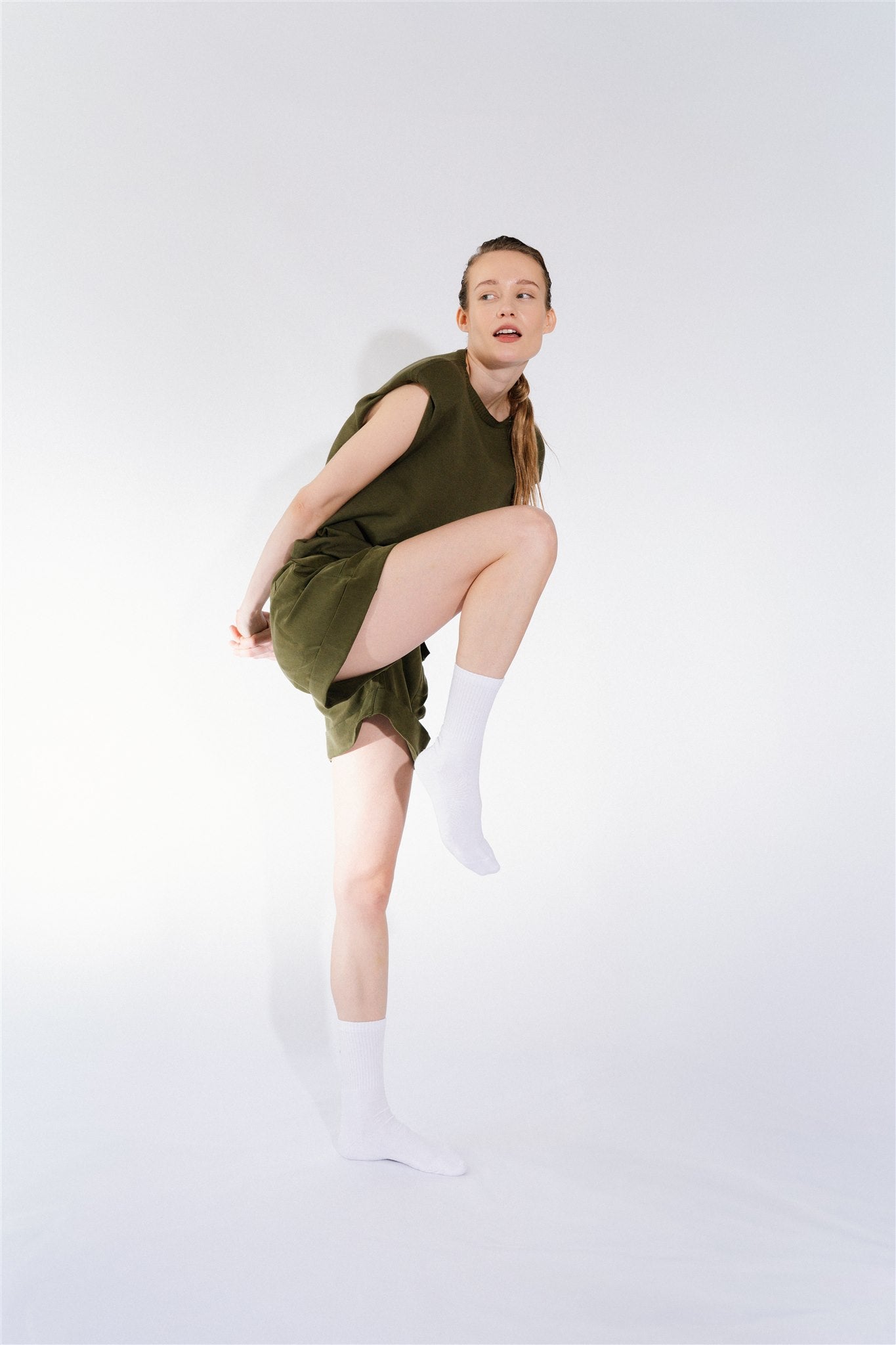 Olivové šortky s naloženými vreckami