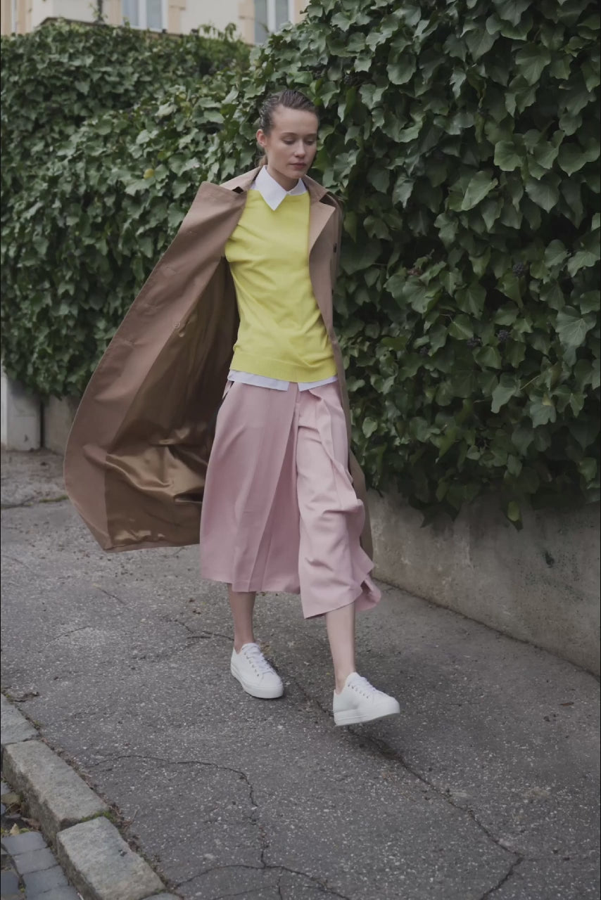camel oversize dámsky trenchcoat od marçel – video detail